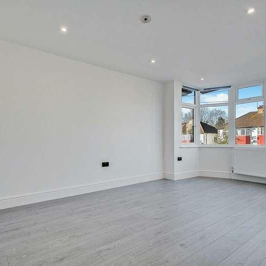 Holders Hill Road, London, NW7 - Photo 1