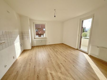 Helle 2-Zimmer-Wohnung mit Balkon, großer Küche und Tageslichtbad! - Foto 2