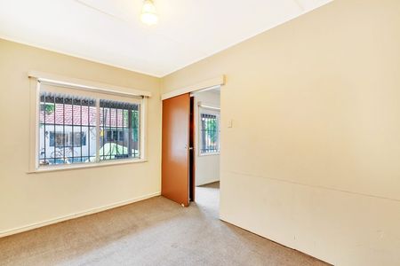 The Location! - Photo 3