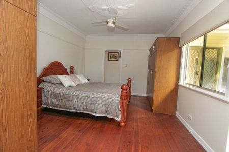 Great Location!! 3 Bedroom + Office Home. - Photo 4