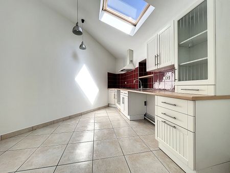 Location Appartement 3 pièces 79m² - Photo 3