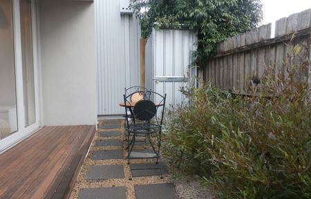 Inner City Living! - Photo 5