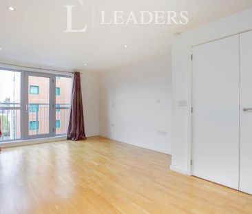 Studio to rent - Photo 2