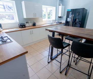 1 bedroom in a house share to rent - Photo 2