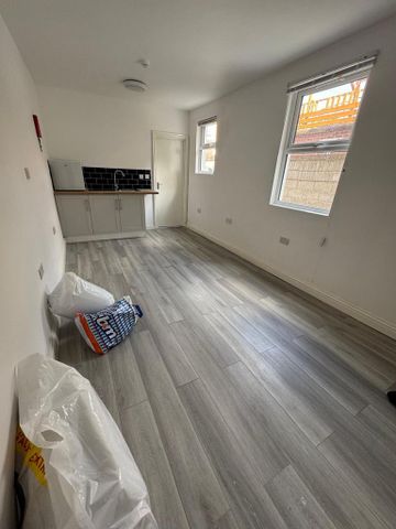 5 bedroom house of multiple occupation to rent - Photo 5