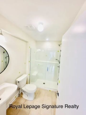 Condo Townhouse For Lease | W9244379 - Photo 2