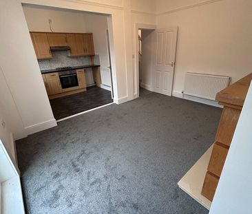 3 Bed Terraced House, Eddisbury Road, CH44 - Photo 2
