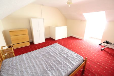 South Luton - five Bedroom House - Cowper Street - STUDENTS WELCOME, LU1 - Photo 4