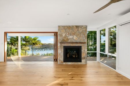 Alluring Whale Beach home with extensive Pittwater views - Photo 4