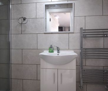 Three bedroom Ground Floor Annex Flat to rent- ideal for working pr... - Photo 5