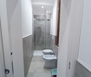 Ampia stanza privata in appartamento ristrutturato - Photo 6