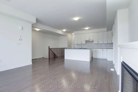 Condo Townhouse For Lease | N9195068 - Photo 2