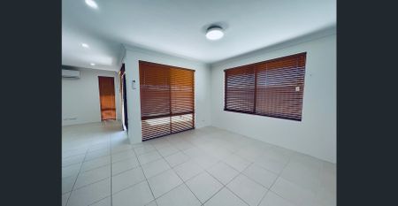 HOME FOR CHRISTMAS - Photo 2