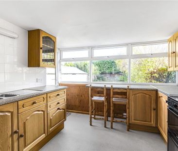 A semi detached house in this convenient West Oxford location. This... - Photo 1
