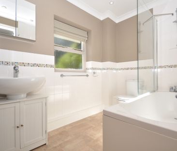 Redgrove Park, Cheltenham, Gloucestershire - Photo 6