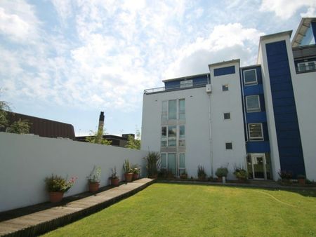 Flat to rent on - Photo 5