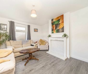 Rushden Gardens, Mill Hill, NW7 - Photo 1