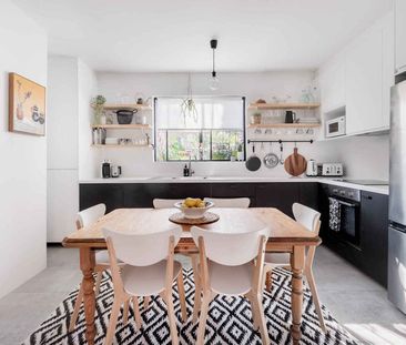 Stunning and stylish ultra chic apartment - Photo 5