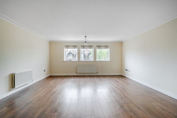 High Street - Photo 1