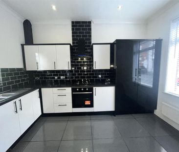 2 bedroom end of terrace house to rent - Photo 6
