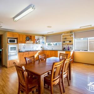 5-bedroom shared house, Finchfield Lane - Photo 2