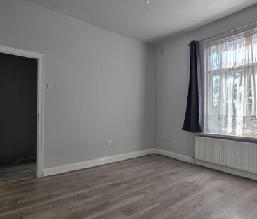 3 Bed Terraced House, Leigh Road, E6 - Photo 1
