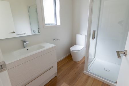 Brand-New Studio Complex - Only meters from the University! - Photo 2