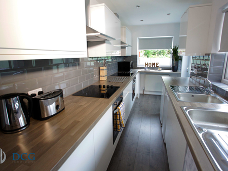 OX Living is proud to present this high-quality 6-bedroom co-living property, perfect for working professionals looking for stylish, stress-free living. Room 5 - Photo 3