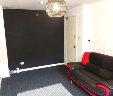 6 bedroom private hall to rent - Photo 1