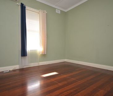 Character House - Photo 6