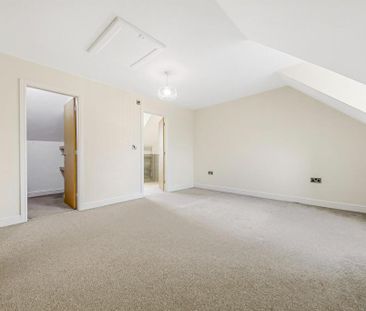 4 bedroom semi-detached house to rent - Photo 6