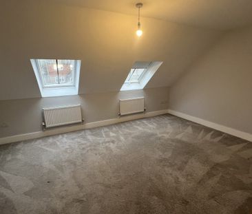 Lily Close - Photo 4