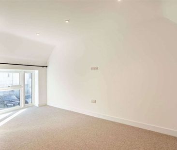 Three bedroom stable in a popular village location - Photo 2