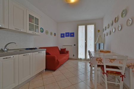 Bilocale via Aurelia 97, Centro, San Bartolomeo al Mare - Photo 2