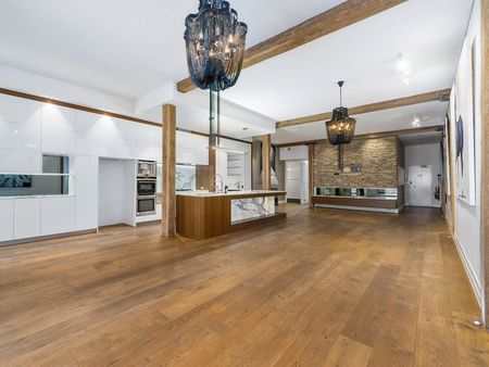 Ultimate Luxury in Heritage Woolstore - Photo 2