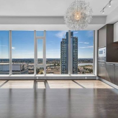 Vancouver West 2 beds 2 baths Newer Highrise with Panoramic View - Photo 1