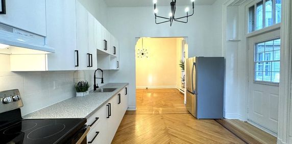 MAJESTUEUX 3 1/2 semi meublé dans un immeuble ancestral (LOGEMENT UNIQUE) - Photo 2