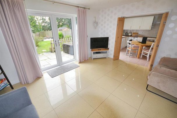 3 bedroom detached bungalow to rent - Photo 1