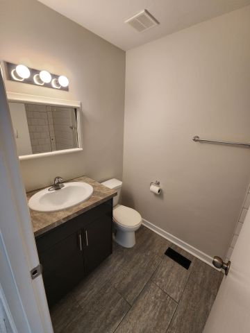 For Lease - 98 Corby Crescent Unit# 1, Brampton, Ontario - Photo 4
