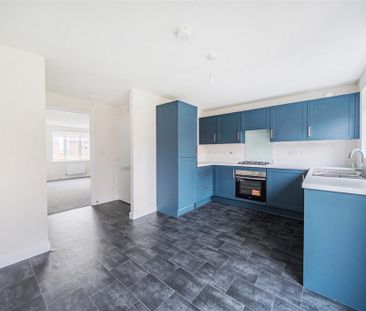 4 bedroom semi-detached house to rent - Photo 2