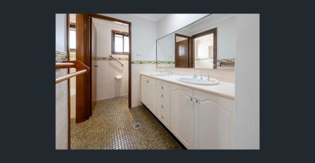 This immaculate home has everything to offer the growing family. - Photo 5