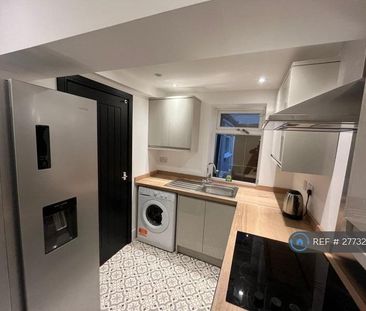 1 bedroom in a house share to rent - Photo 6