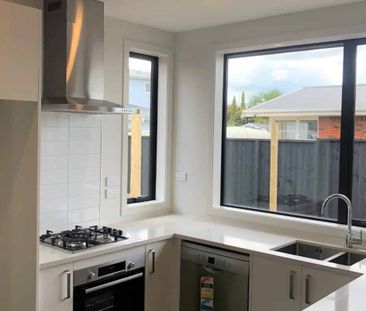 Stylish townhouse in fabulous Saint Andrews location - Photo 2