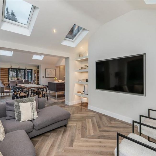 5 Bedroom Detached To Let - Photo 1