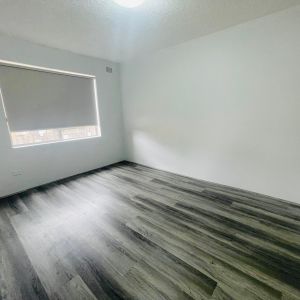 2 bedroom Unit with Lock up garage - Photo 2