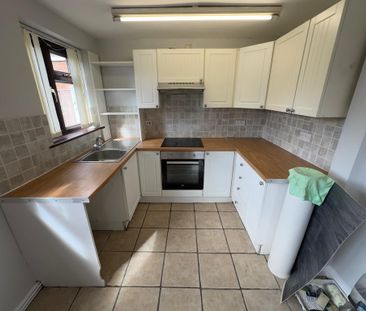 3 bedroom semi-detached house to rent - Photo 4