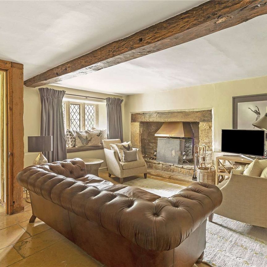 Charming chocolate box Cotswolds cottage in Lower Swell. - Photo 1