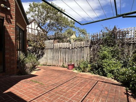 1 Park View Dr, Carnegie - Photo 4