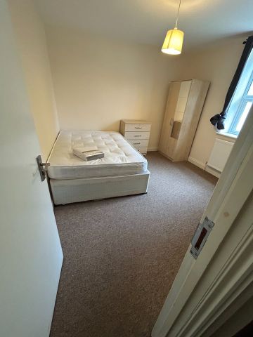 7 Bed Terraced House, Horfield Road, BS2 - Photo 3