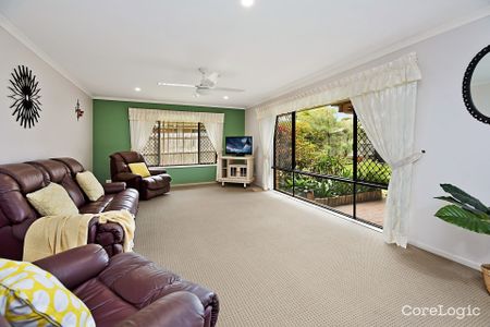 Fully Renovated Coastal Home - Photo 3